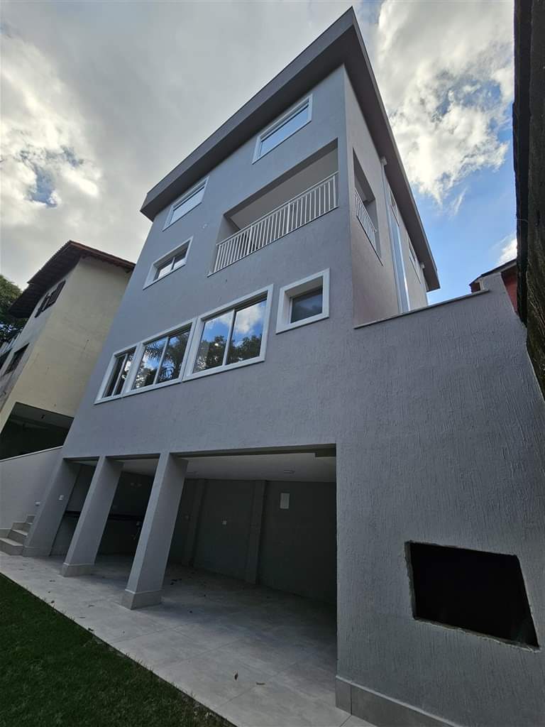 CASA EM CONDOMÍNIO