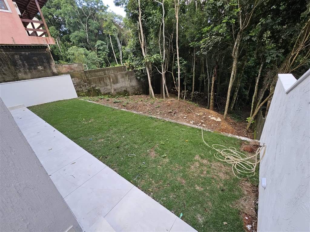 CASA EM CONDOMÍNIO