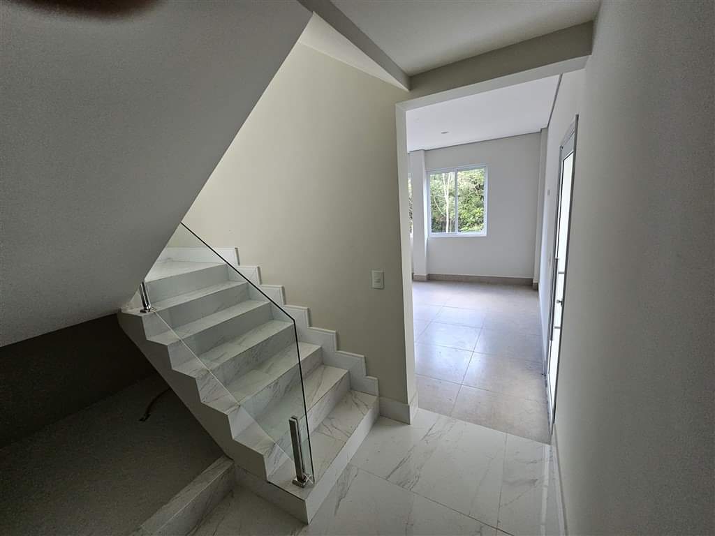 CASA EM CONDOMÍNIO