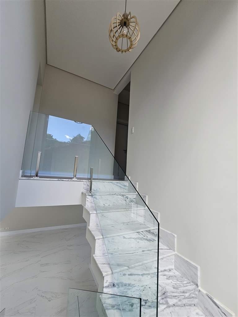 CASA EM CONDOMÍNIO