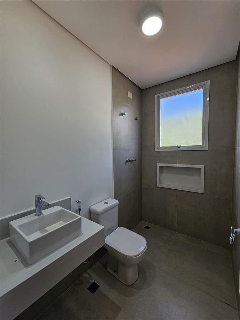CASA EM CONDOMÍNIO
