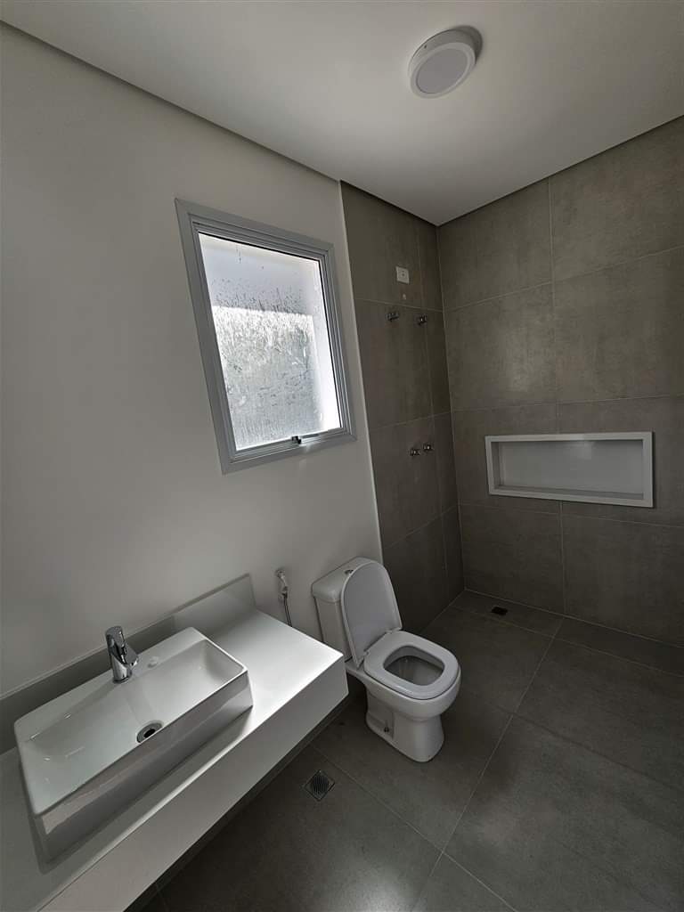 CASA EM CONDOMÍNIO