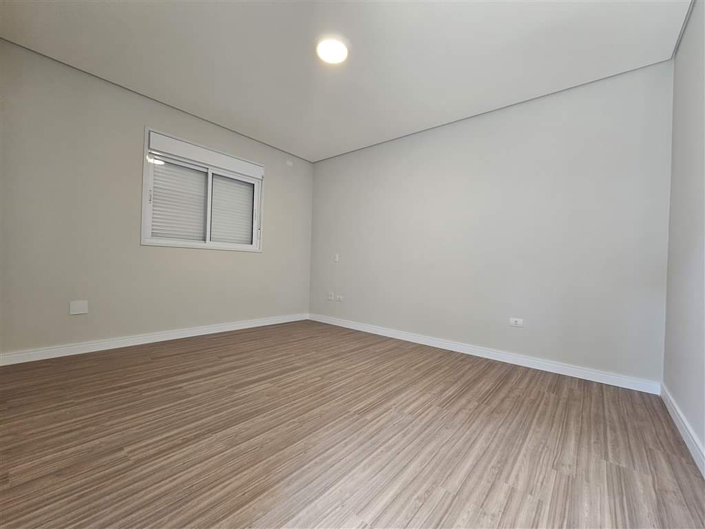 CASA EM CONDOMÍNIO