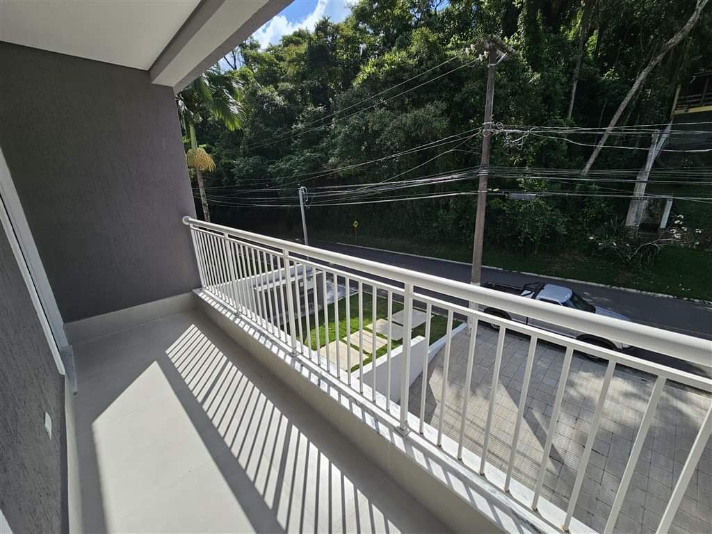 CASA EM CONDOMÍNIO