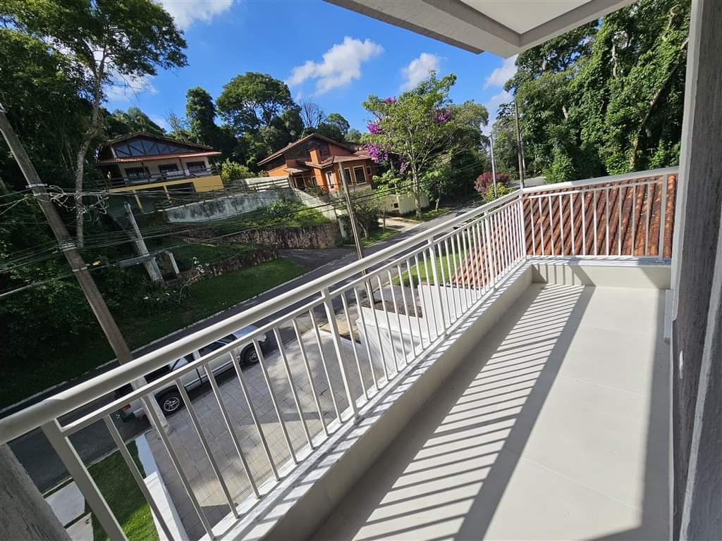 CASA EM CONDOMÍNIO