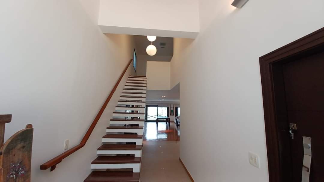 CASA EM CONDOMÍNIO