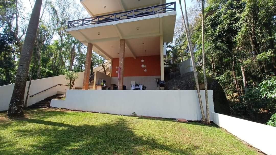 CASA EM CONDOMÍNIO