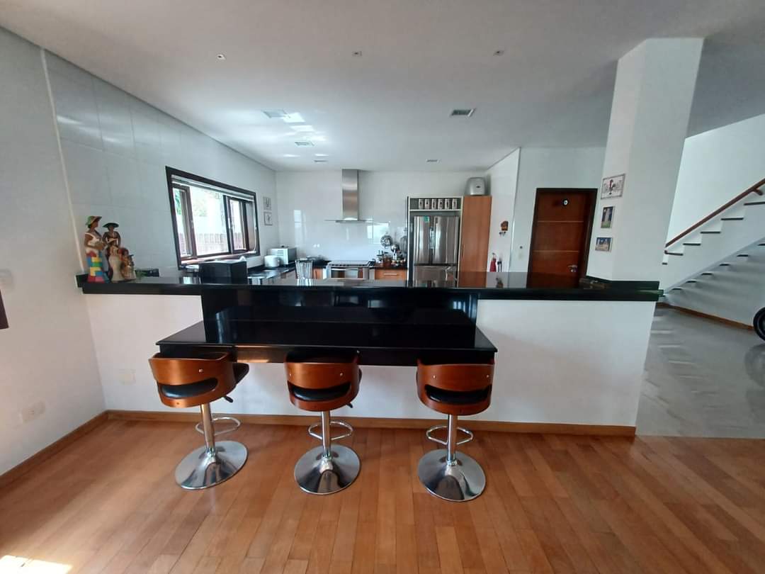 CASA EM CONDOMÍNIO