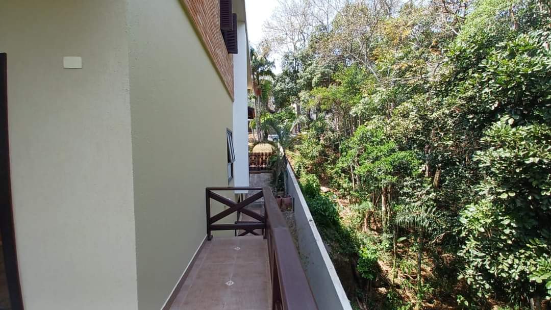 CASA EM CONDOMÍNIO