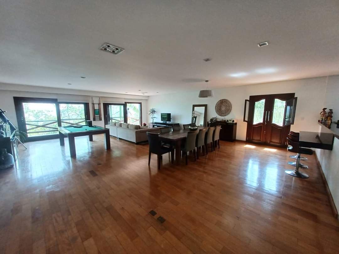 CASA EM CONDOMÍNIO