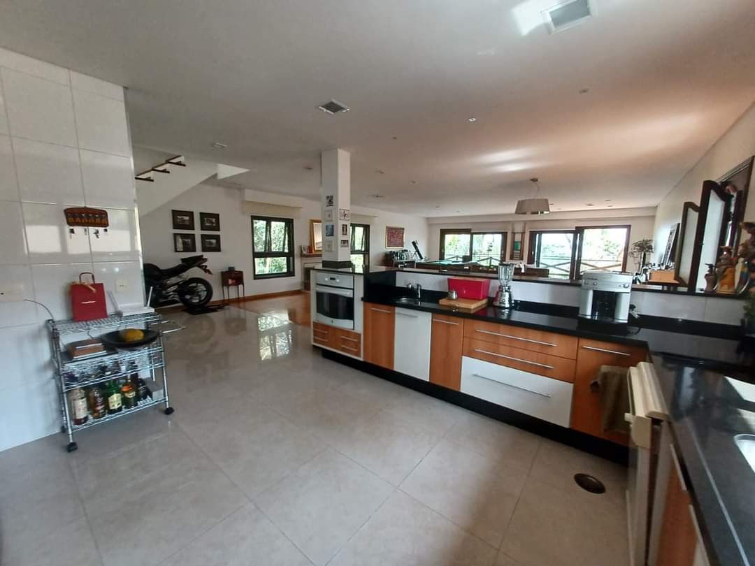 CASA EM CONDOMÍNIO