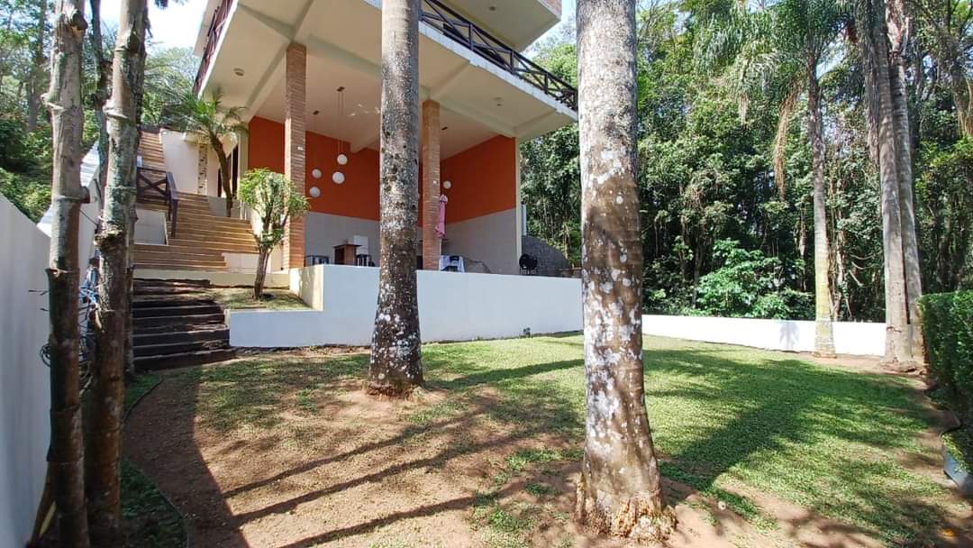 CASA EM CONDOMÍNIO