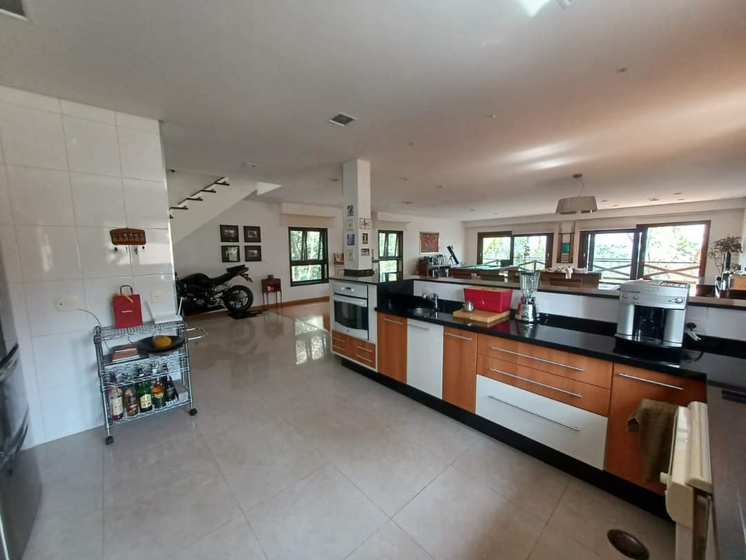 CASA EM CONDOMÍNIO
