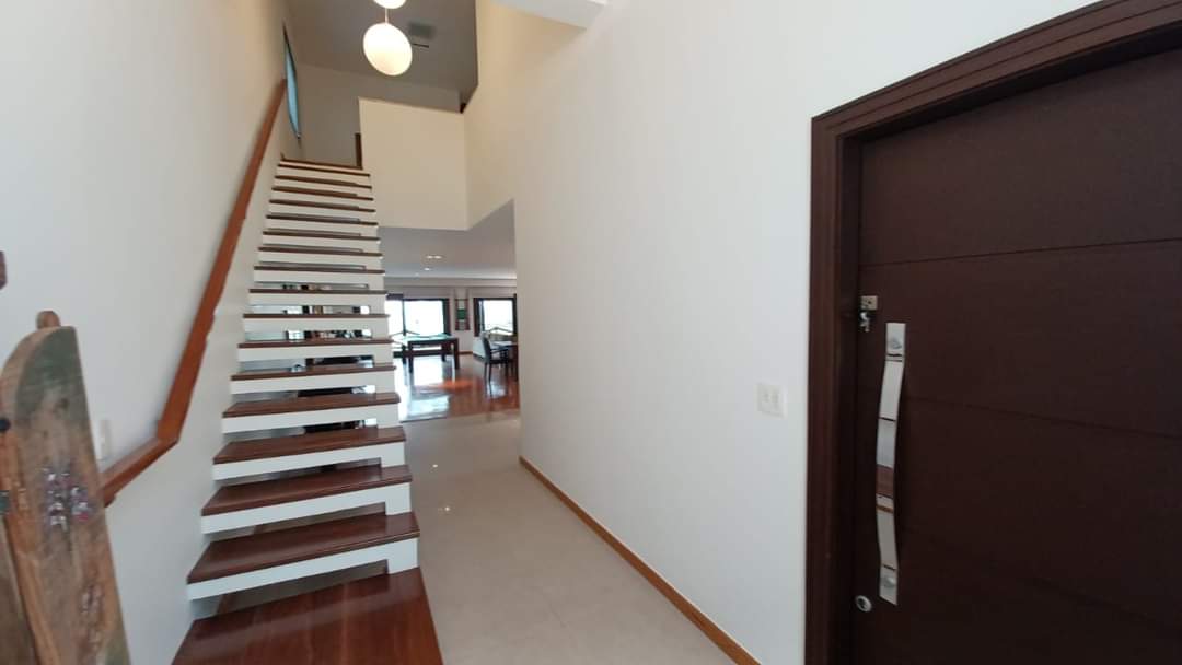 CASA EM CONDOMÍNIO