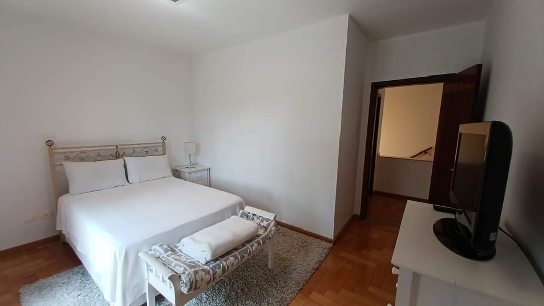 CASA EM CONDOMÍNIO
