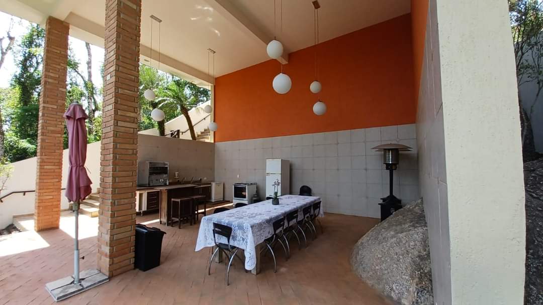 CASA EM CONDOMÍNIO