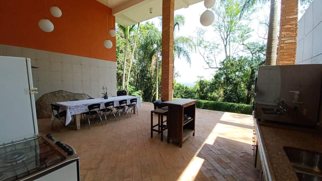 CASA EM CONDOMÍNIO