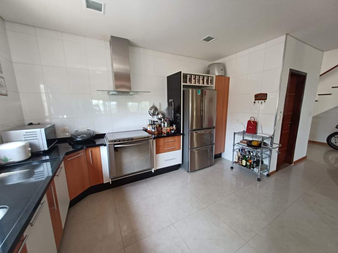 CASA EM CONDOMÍNIO