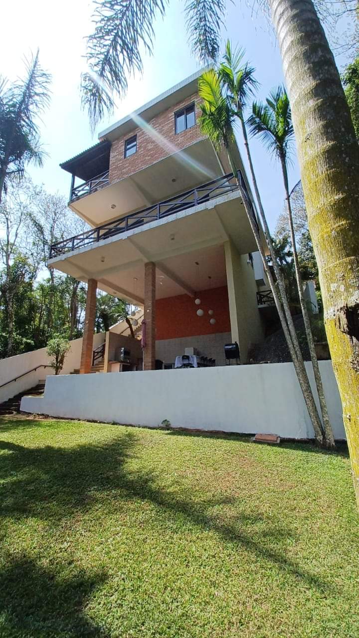 CASA EM CONDOMÍNIO