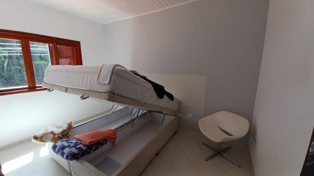 CASA EM CONDOMÍNIO
