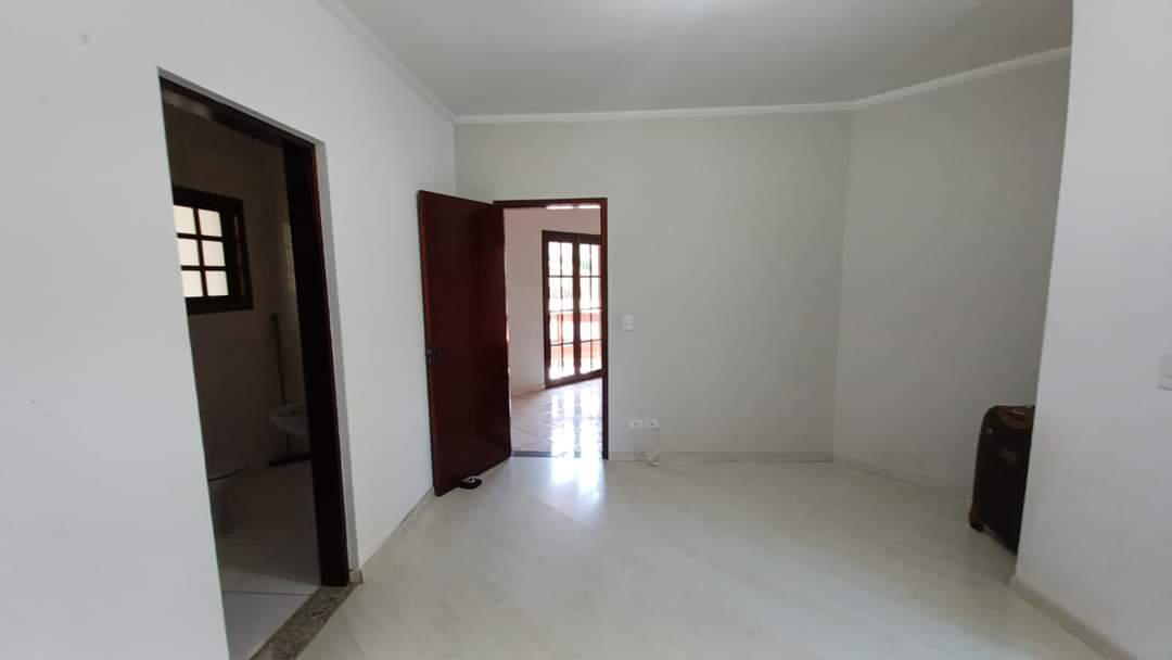 CASA EM CONDOMÍNIO