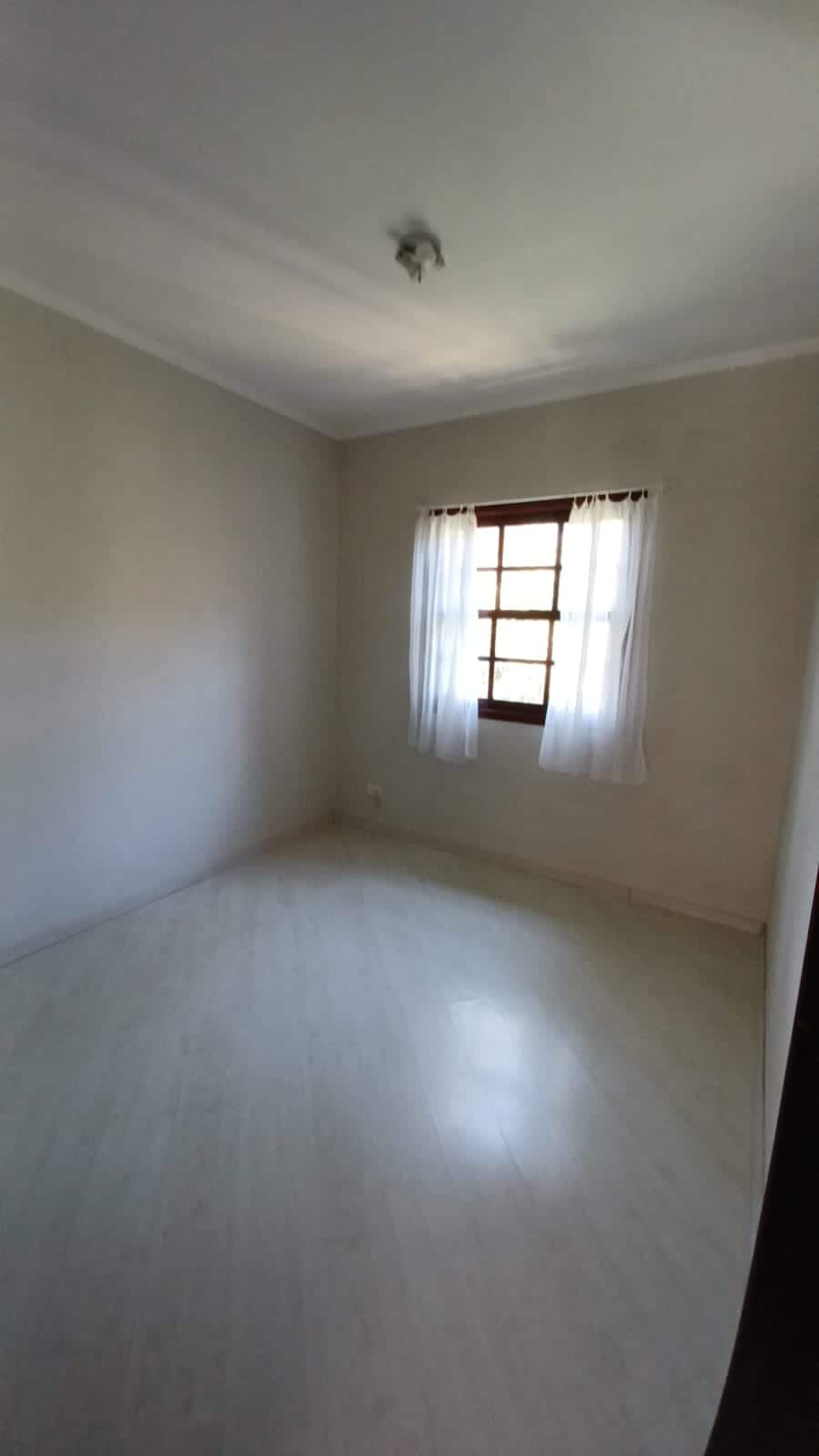 CASA EM CONDOMÍNIO