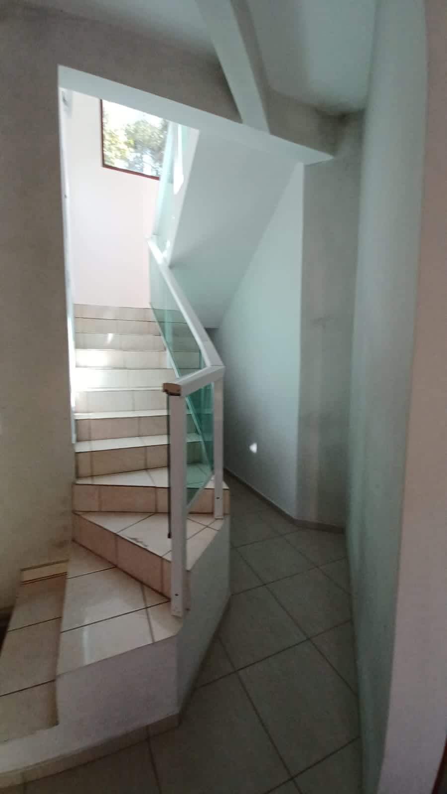 CASA EM CONDOMÍNIO