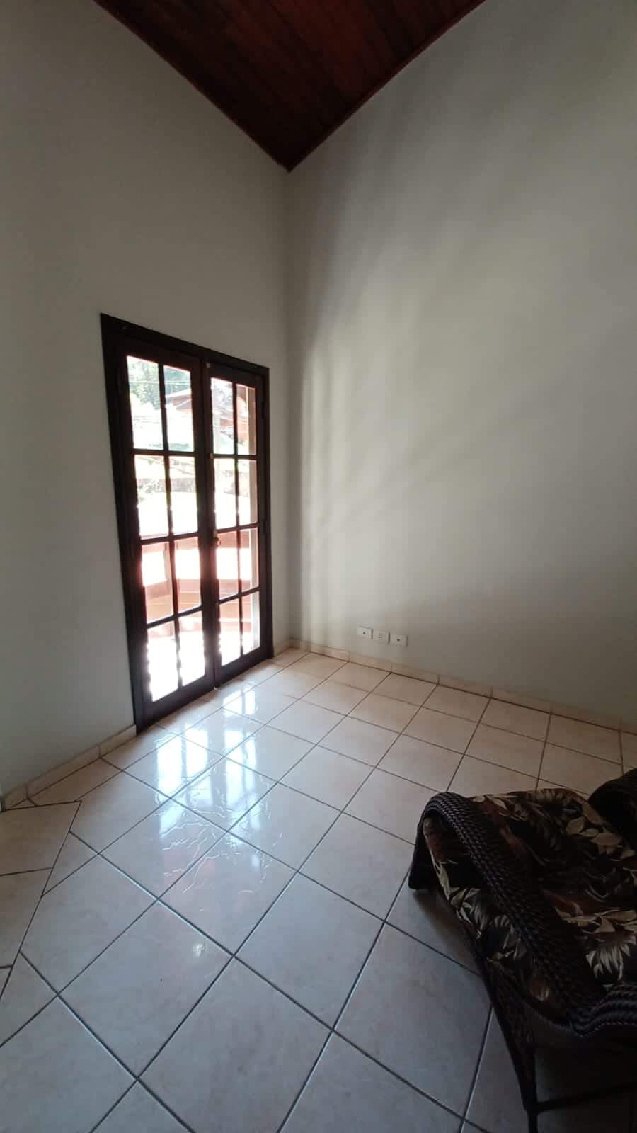 CASA EM CONDOMÍNIO
