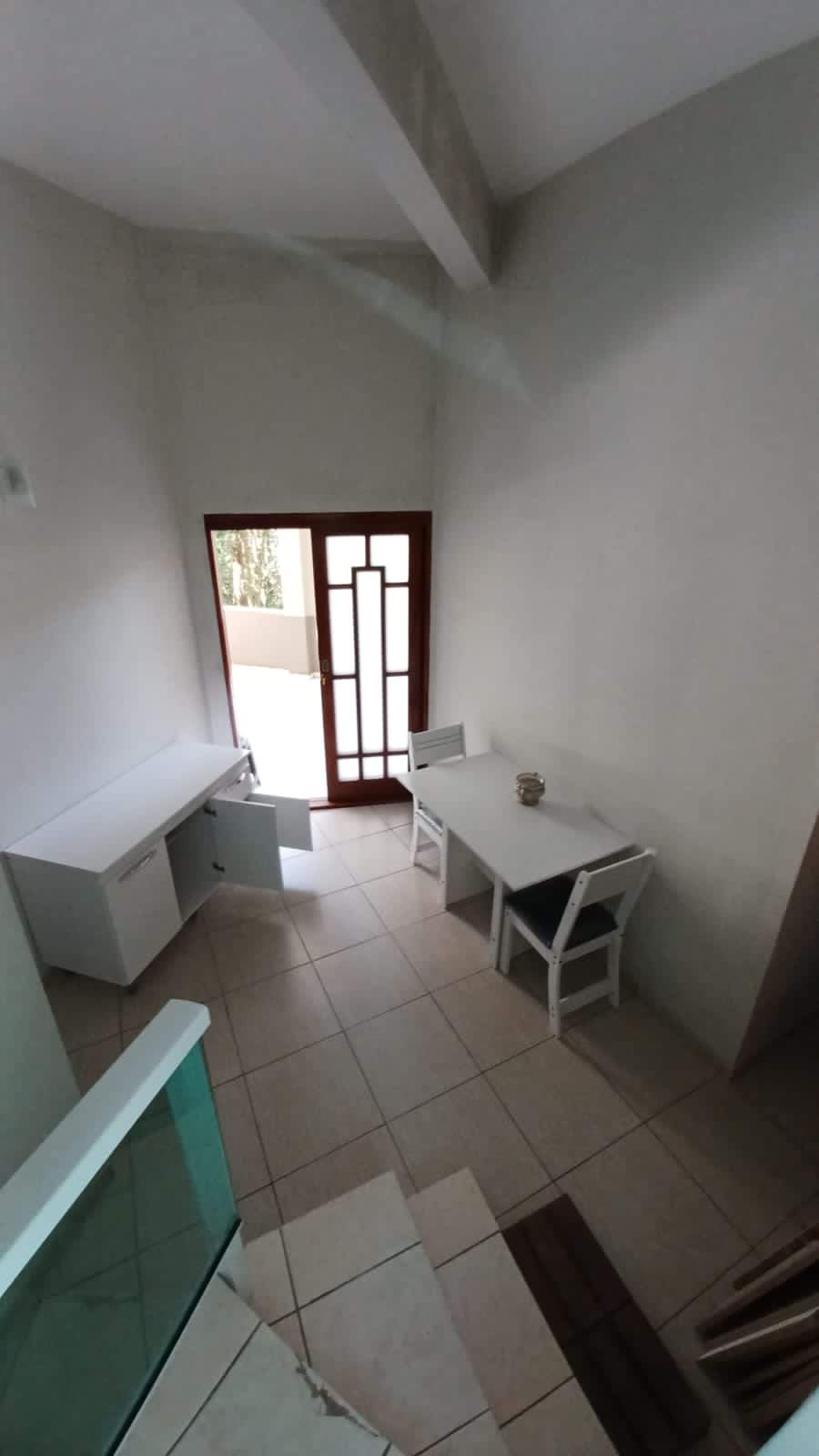 CASA EM CONDOMÍNIO