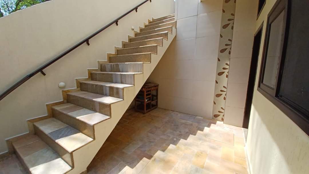 CASA EM CONDOMÍNIO