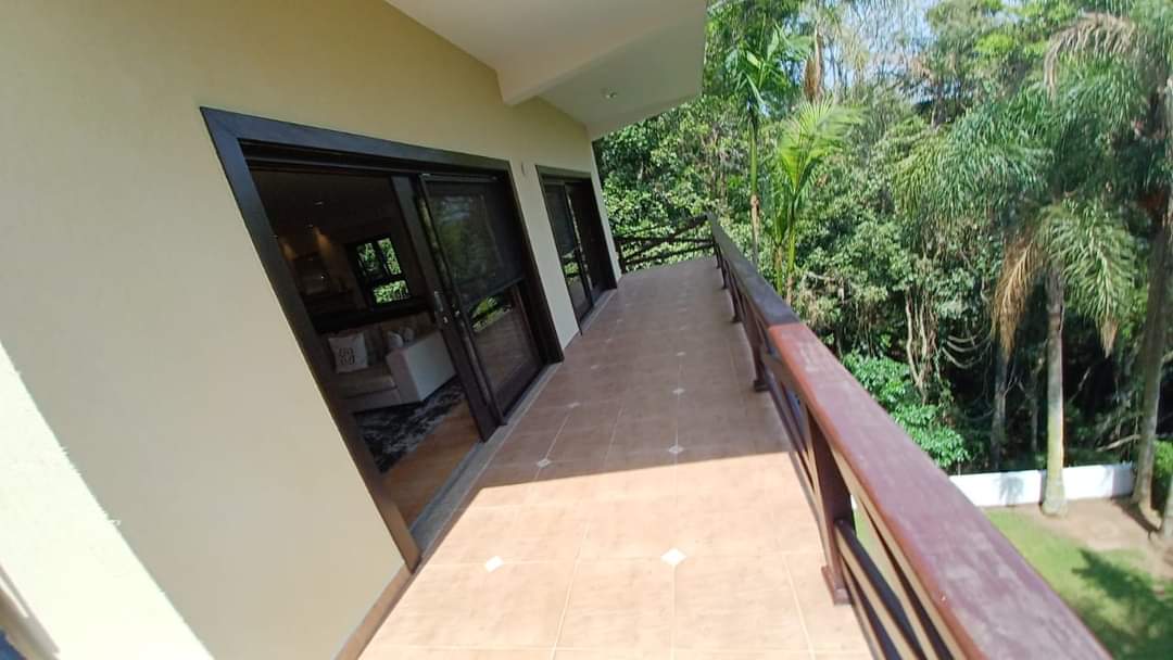 CASA EM CONDOMÍNIO