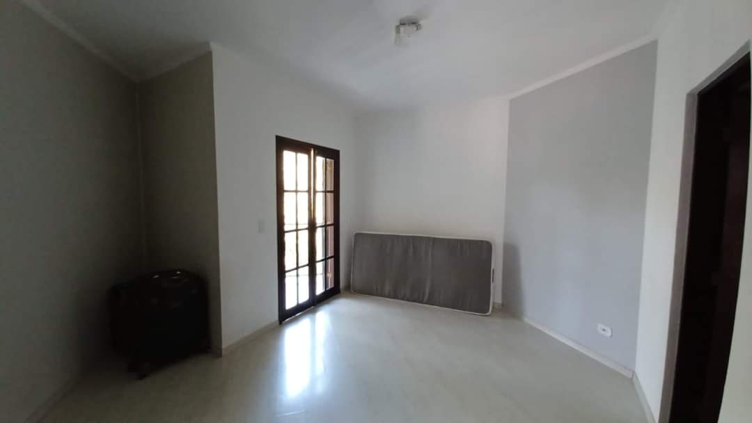 CASA EM CONDOMÍNIO