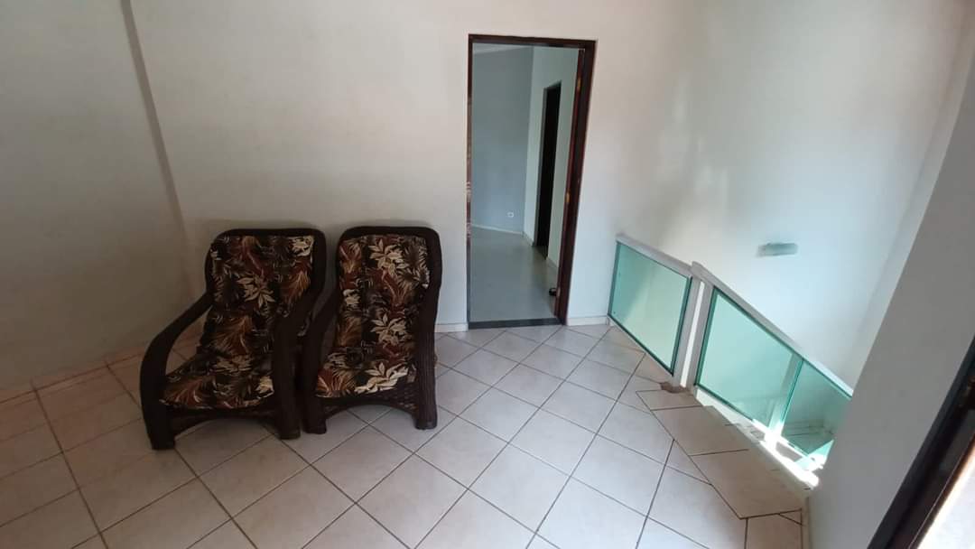 CASA EM CONDOMÍNIO