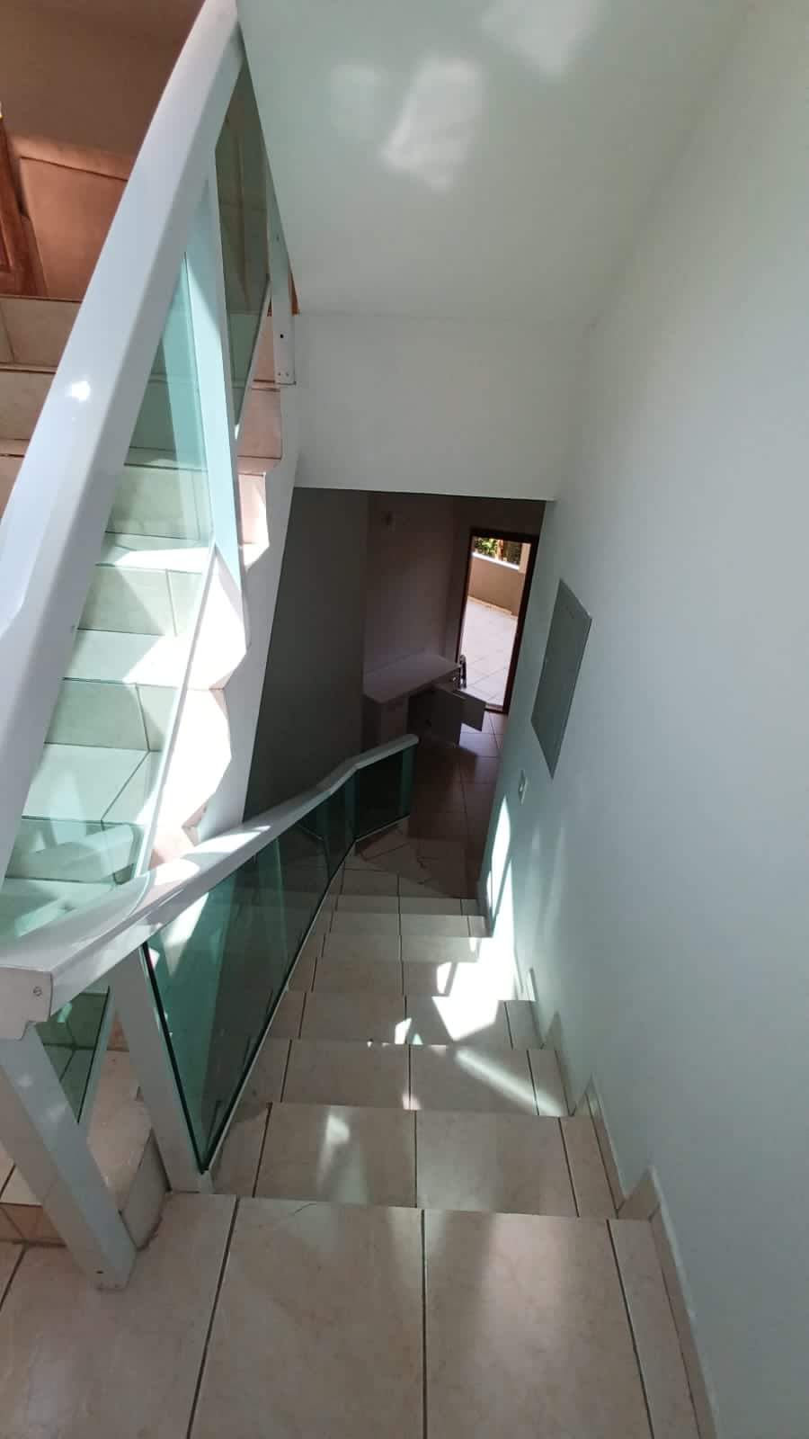 CASA EM CONDOMÍNIO
