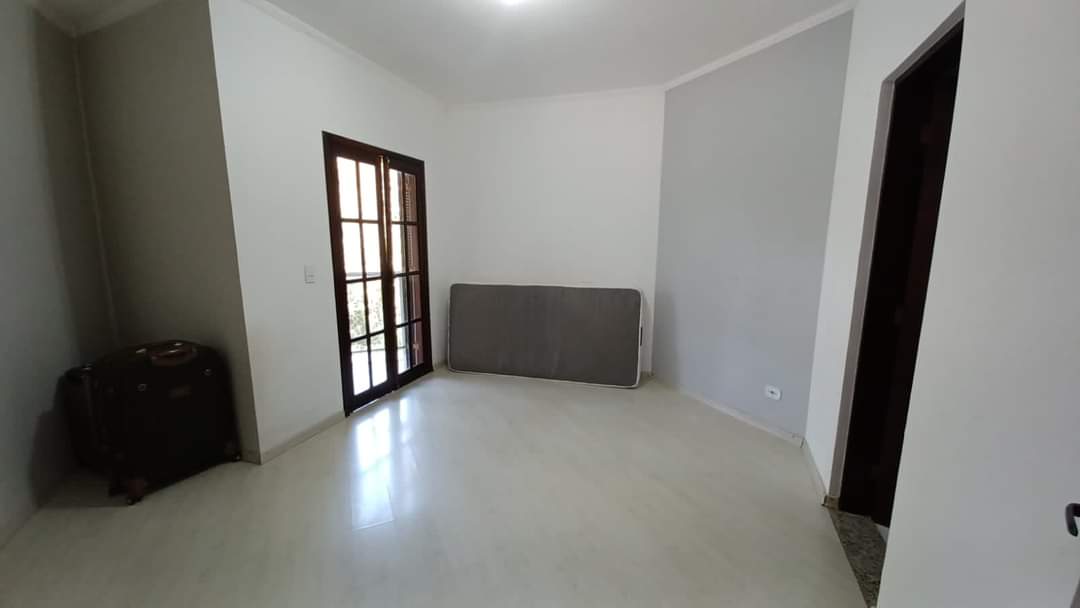 CASA EM CONDOMÍNIO