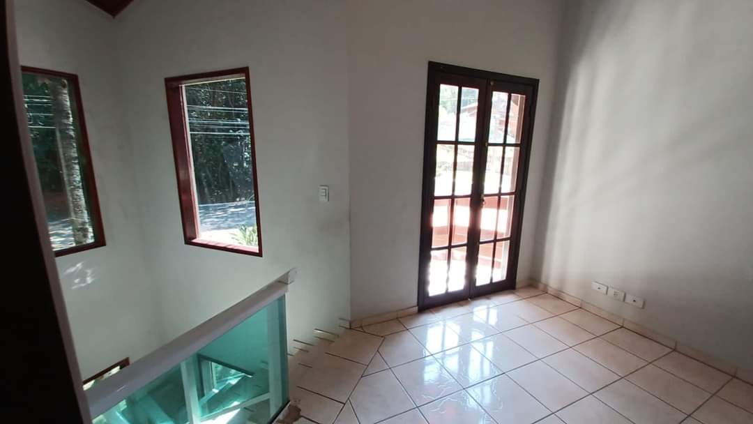 CASA EM CONDOMÍNIO