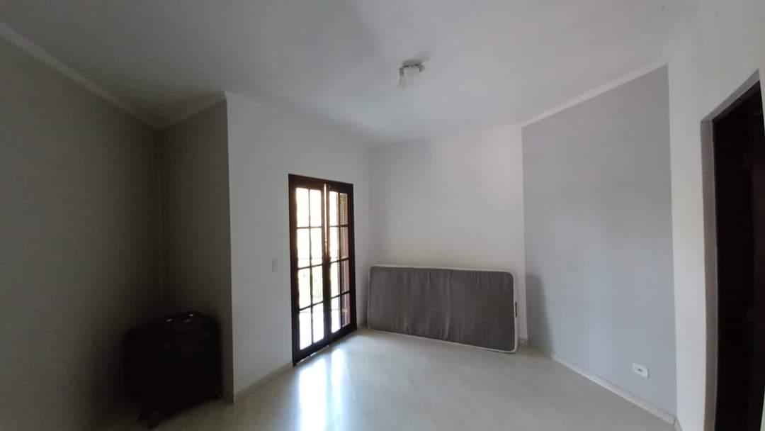 CASA EM CONDOMÍNIO