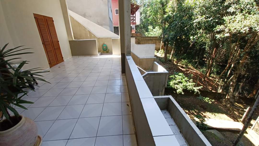 CASA EM CONDOMÍNIO