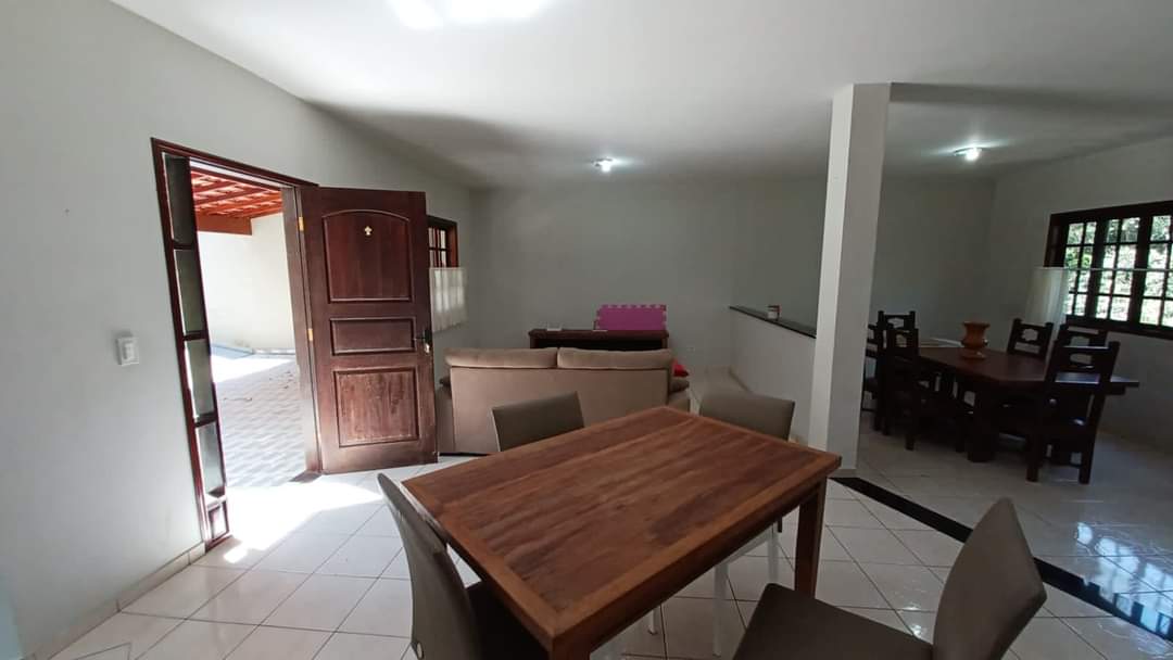 CASA EM CONDOMÍNIO