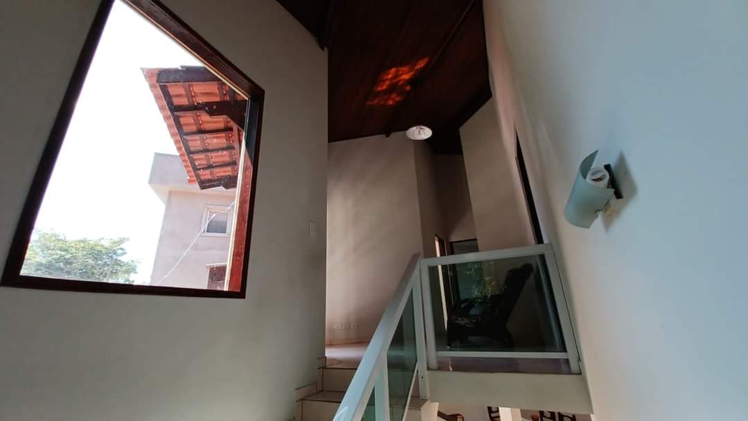 CASA EM CONDOMÍNIO