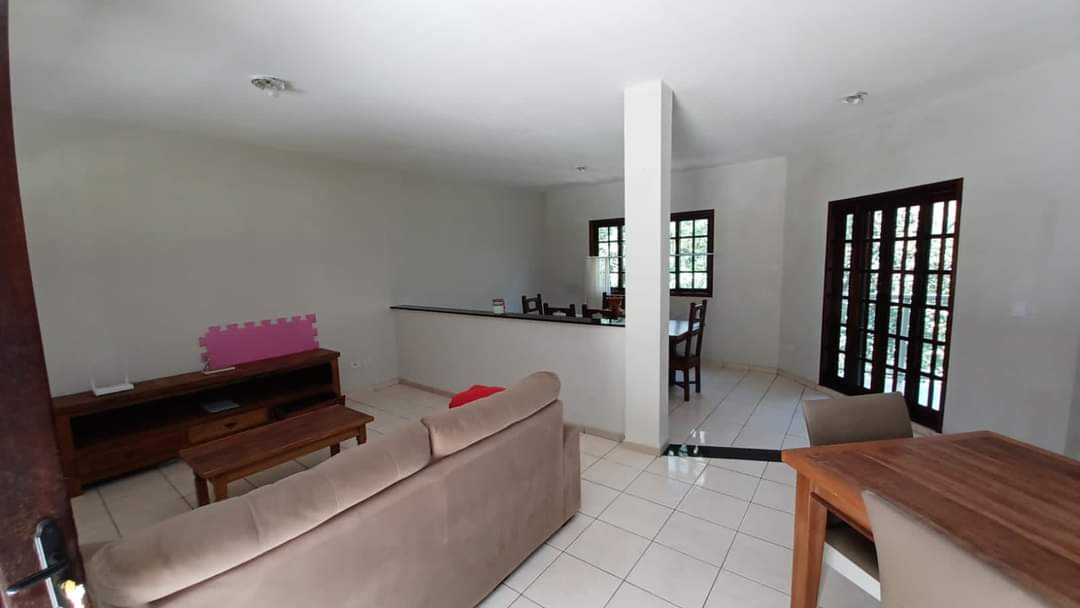 CASA EM CONDOMÍNIO