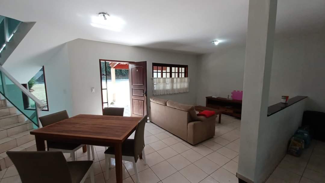 CASA EM CONDOMÍNIO