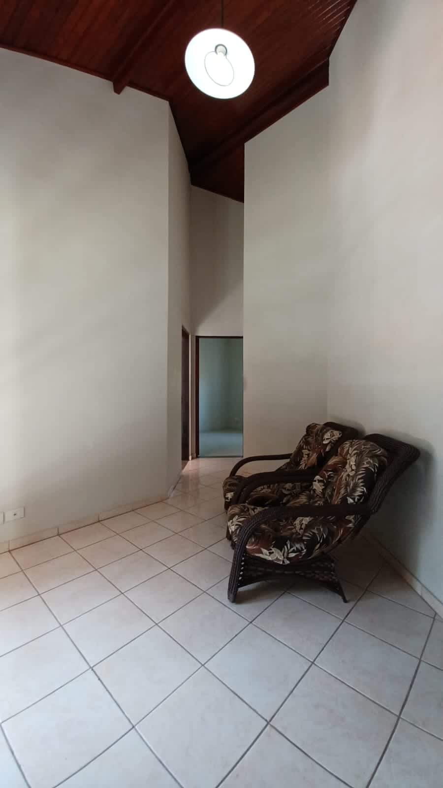 CASA EM CONDOMÍNIO