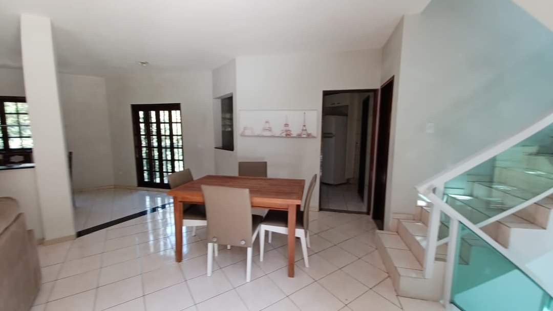 CASA EM CONDOMÍNIO