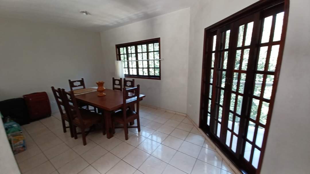 CASA EM CONDOMÍNIO