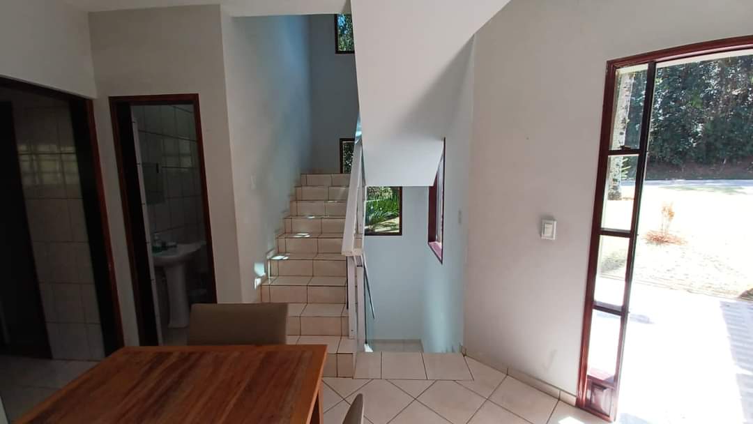 CASA EM CONDOMÍNIO