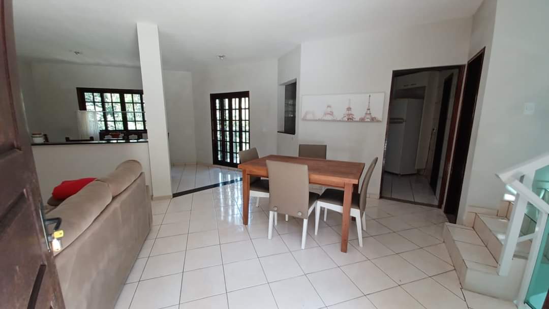 CASA EM CONDOMÍNIO