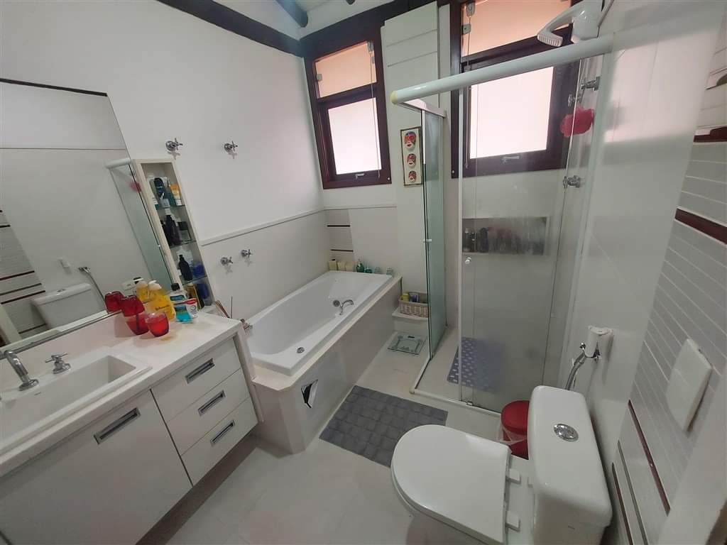 CASA EM CONDOMÍNIO