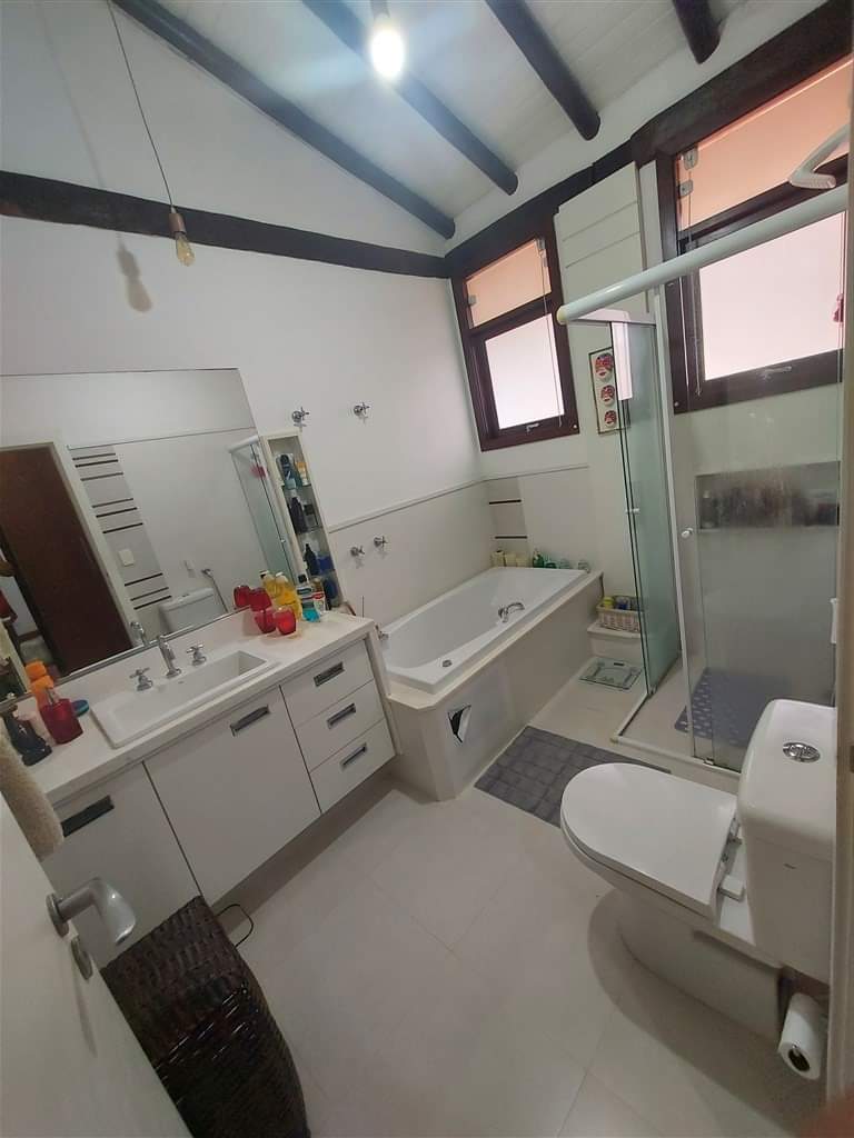 CASA EM CONDOMÍNIO