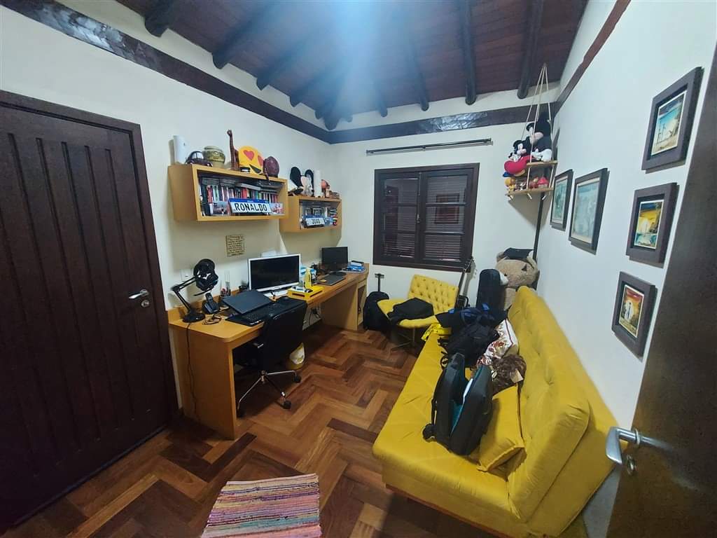 CASA EM CONDOMÍNIO